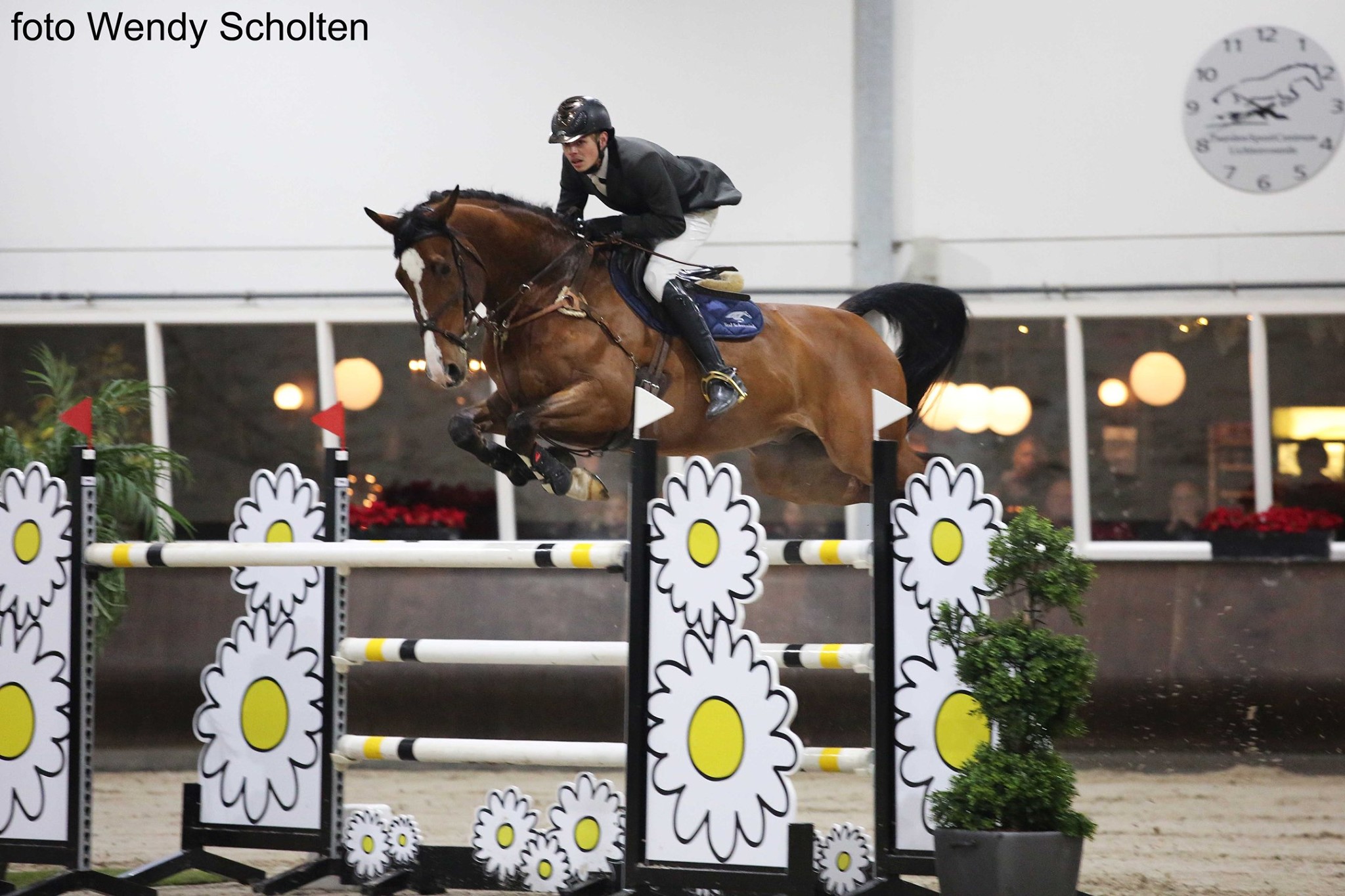 Maikel Schennink debuteert in 1.40 springen met vierde prijs